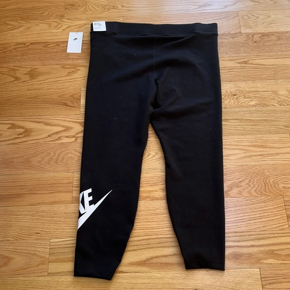 NWT! Nike 0X black high rise logo leggings .